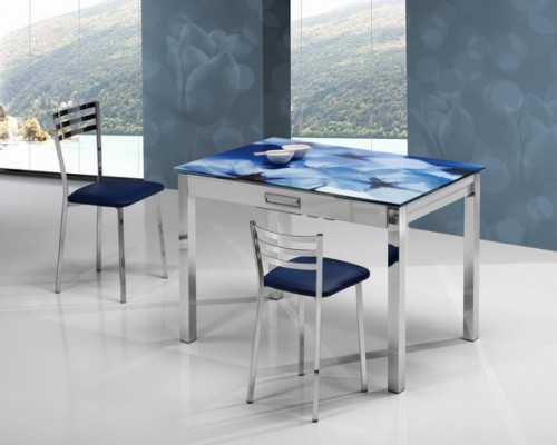 Mesa y sillas azul