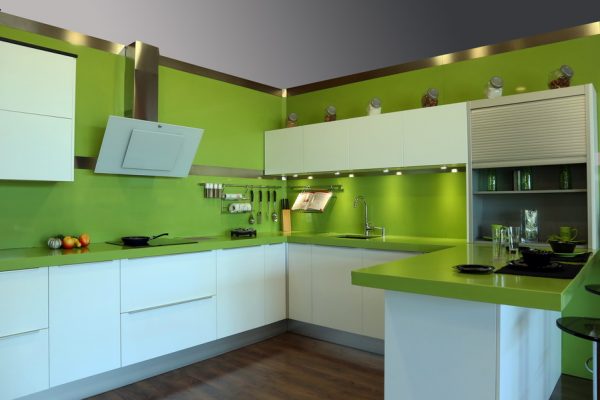 Chapeado en pared verde