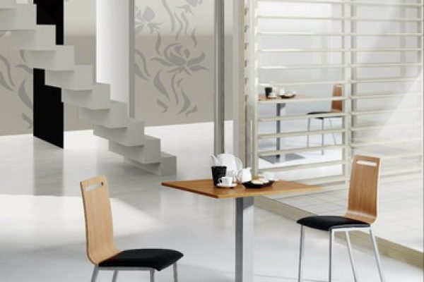 Mesa y sillas madera