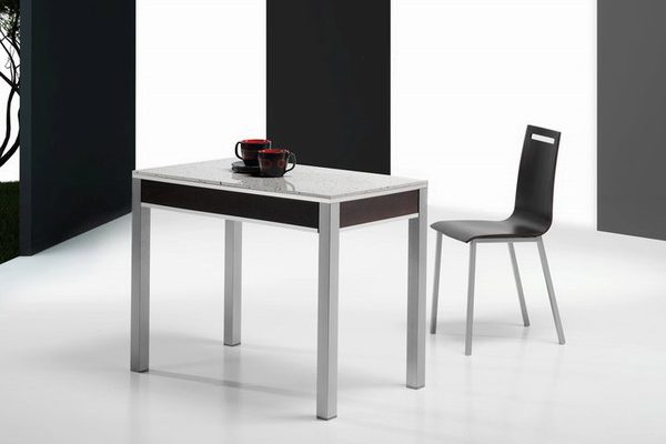 Mesa y sillas gris y negro